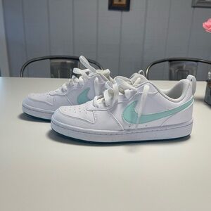 Youth Nike sneakers size 5